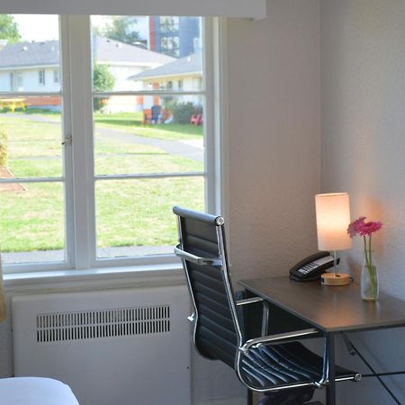 2400 Motel Vancouver Bagian luar foto